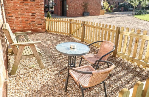 Horncastle Cottage | THE COTTAGE AT GRANGE FARM BARNS in Hemingby, Lincolnshire