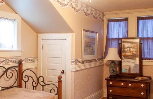 Great Bend Apartment | The Cottage Inn