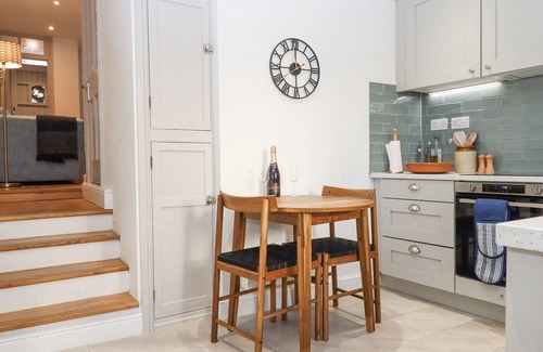 Chagford Cottage | THE COTTAGE ON THE SQUARE, with a garden in Chagford