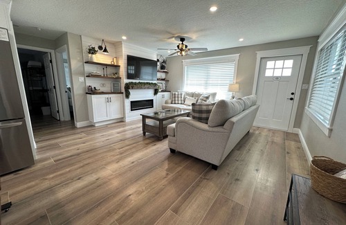 Titusville House | The Country Club Cottage NEW! Watch launches from driveway or walk to the river!