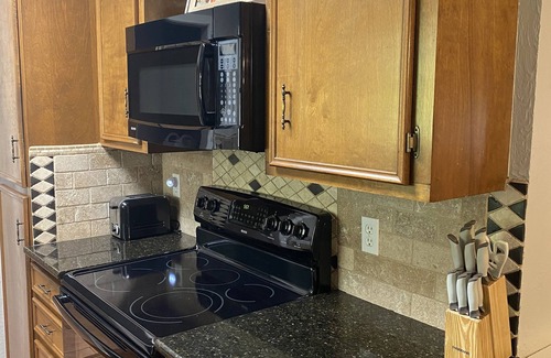 Hattiesburg House | "The Country Escape" Minutes from USM and Downtown activities!