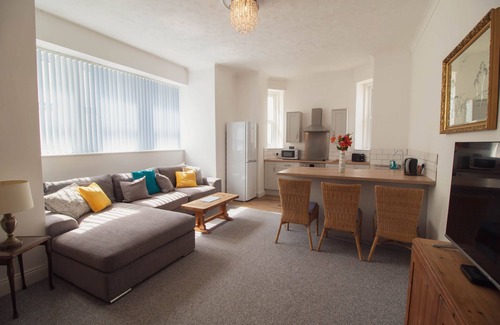 Seaford Cottage | The Courtyard - a house that sleeps 8 guests in 3 bedrooms