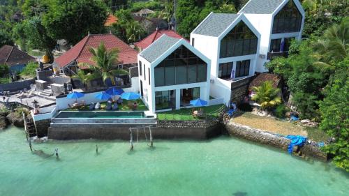 Ceningan Island Bed & Breakfast | The Cove Bali