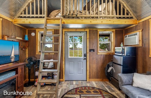 Grove House | The Cowskin Bunkhouse - Lakeview Getaway - perfect for fishermen/small families!