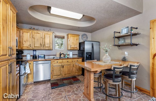 Grove Cabin | The Cowskin Cabin - Lakeview, great for fishermen, families and friends!