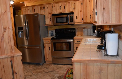 Catlettsburg Cabin | The Cozy Cabin 2 Bedrooms 1 Bath is the perfect romantic getaway in the country.