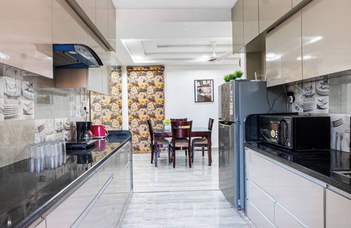 Taj Ganj Apartment | The Cozy Comfort Near Taj 3BR By Homeyhuts