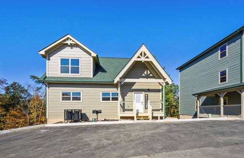 Pigeon Forge House | The Cozy Crest – Private Pool & Hot Tub