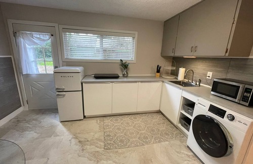 Bull Mountain House | The Cozy Edge - 2br Home with warm fireplace!
