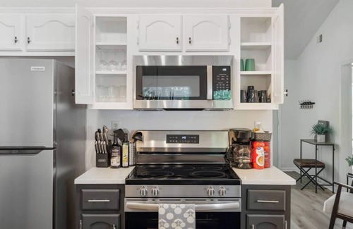 Southaven House | The Cozy Miss - Comfy Family-Friendly Southaven Bungalow - Peaceful Neighborhood