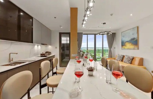 Ho Chi Minh City Apartment | #The Crest Lux Bathtub-panoramic city view.