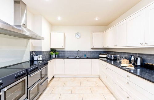 Longnor House | The Crewe & Harpur pub, a unique exclusive self catering venue, sleeps up to 34.
