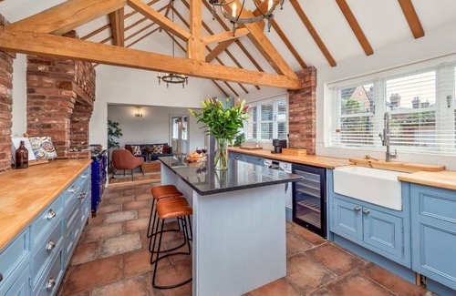 Abbots Bromley Cottage | The Croft Summary: Es