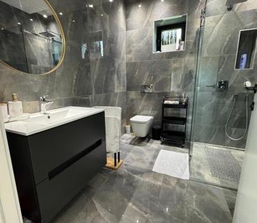 Mladenovac Villa | The Crown Pool Villa