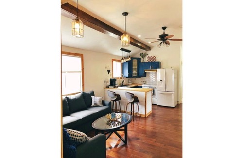 Crystal Beach House | The Crystal Breeze Cottage *Now with A/C for 2023