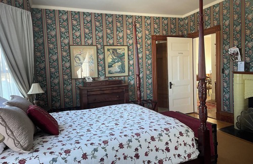 Guilford Bed & Breakfast | The Cummings Room - Queen Bed - The Guilford Bed & Breakfast