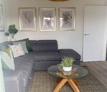 Kenfig Hill Apartment | The Cwtch Pet Friendly Ground Floor Flat Near M4 and Porthcawl