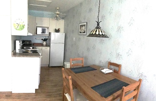 Vankleek Hill Apartment | THE DAISY HOUSE - Artist Retreat