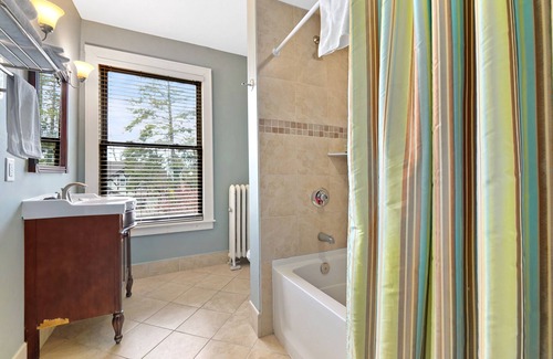 Summit House | The DeBary Inn