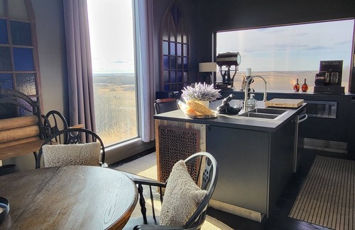 Batoche Cottage | The Deck House - Luxury Getaway