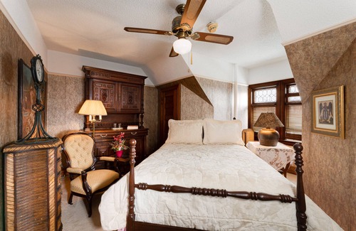 Manistee Bed & Breakfast | The Dempsey Manor Bed & Breakfast Inn