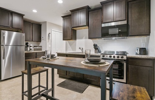 Middleburg Apartment | The Den at the Ravines |Queen Studio |Full Kitchen |Screened Balcony |Dogs Ok |Wooded Scenery |Quiet