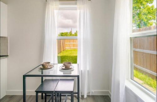 Northeast Houston House | The Divine 3 - Townhome with AC, WiFi in Beautiful Houston