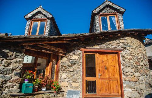 Ascou House | The Dragon Barn - Grenier