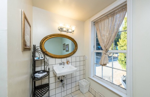 Dutch Flat Hotel | The Dutch Flat Hotel