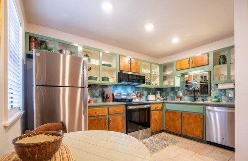 Oxford House | The Eden, 1BR Queen Nook by Velvet Ditch Villas