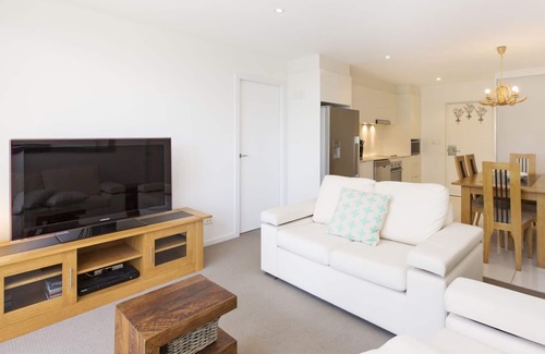 Jindabyne Apartment | The Edge 5 - Modern 2BR Apartment l WiFi l BBQ l Lrg Balcony