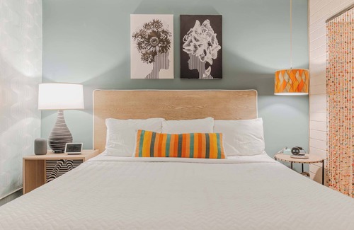 Governmental Mall Hotel | The Egyptian - Retro Modern Motel - Room 203