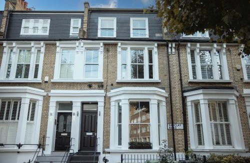 Fulham House | The Elegant Fulham Maisonette with Terrace