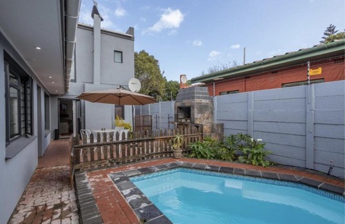 Gordons Bay Central House | The Elephant Cottage