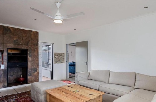 Gordons Bay Central House | The Elephant Cottage