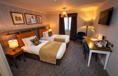 Camberley Hotel | The Ely Hotel by Greene King Inns