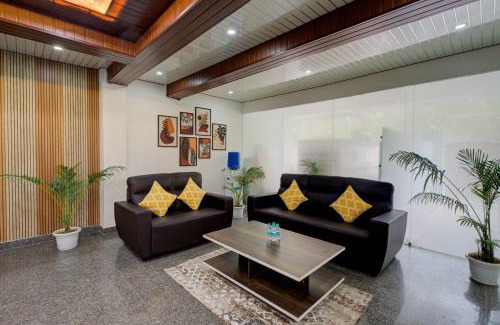 South City I Hotel | The Empire Studioz Hotel Golf Course Road Studio with Kitchen & Balcony One Horizon Center Paras Hospital Cyber City