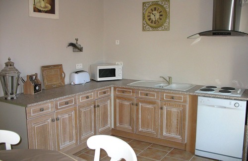 Pernes-les-Fontaines Cottage | The Enclos des Fontaines gite located in the pearl of the county