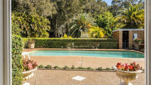 Bobs Farm House | The Entertainer’s Estate with Pool