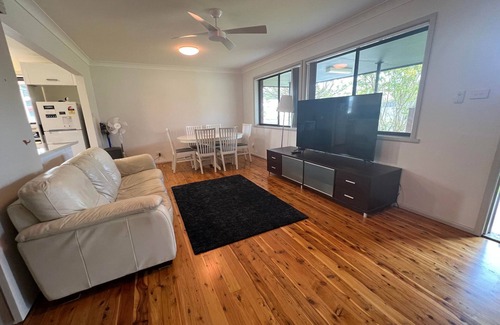 Long Jetty House | The Entrance & Shelly Beach Holiday House