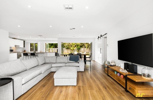 Indented Head Villa | The Esplanade Beach front, Luxury, Sleeps 8