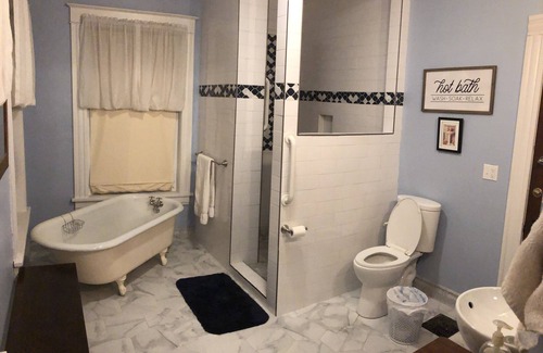 Hamilton Bed & Breakfast | The Estate Room at Shoal Creek B&B