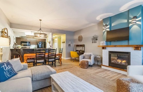 The Blue Mountains Condo | The Fairway Nest with Hot Tub & Golf!