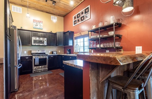 Wisconsin Dells House | *The Famous Dells Rustic Shed-Brand NEW Game Room!