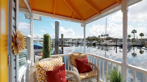 Sanford House | The Famous Houseboat in Sanford