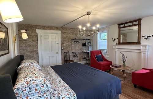 Schuylerville Other | The Farmhouse at Saratoga - H1 Vintage - King Bed