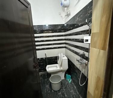 Amritpur Hotel | The FarmHouse Cafe & Lounge