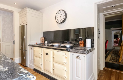 Felmingham House | THE FARMHOUSE, family friendly, with hot tub in North Walsham