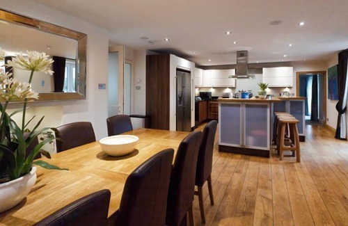 Kenmore Cottage | The Farmhouse - sleeps 12 guests in 6 bedrooms