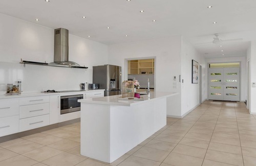 Narre Warren North House | The Farmstay at Narre Warren - Well-furnished farm stay home